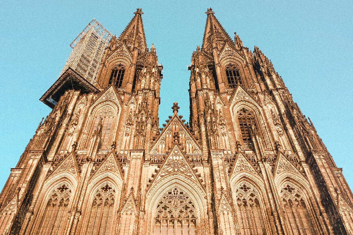 Il Duomo di Colonia: una storia di pietra, fede e ostinazione